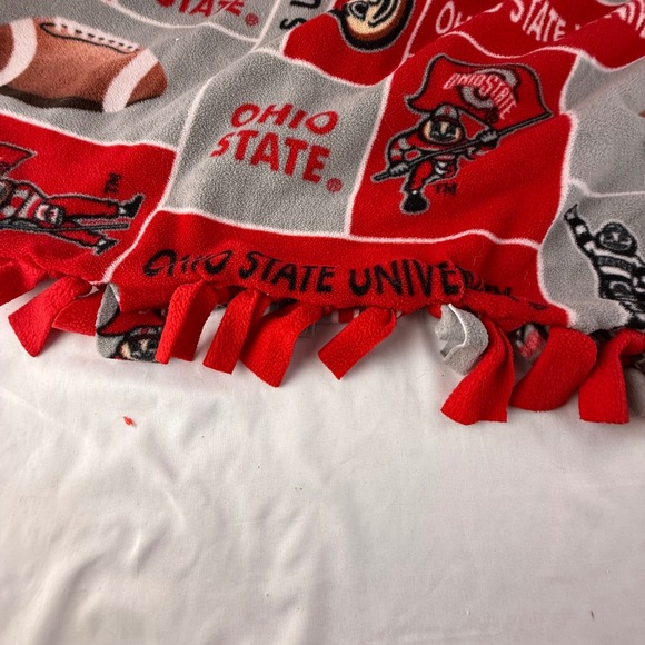 Ohio State Buckeyes NCAA Football Fleece Throw Blanket Red Gray 60x48 Handmade - Picture 5 of 7